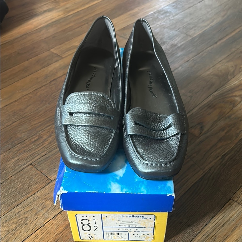 Naturalizer Women's Gray Loafers